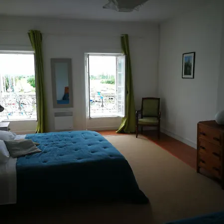 Holiday home La Maison Du Port Mortagne-sur-Gironde